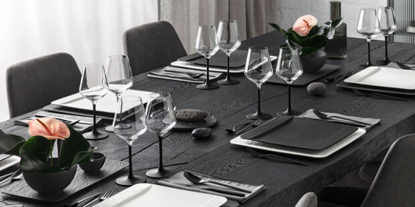 Elegancja bieli i czerni z kolekcją Manufacture Rock